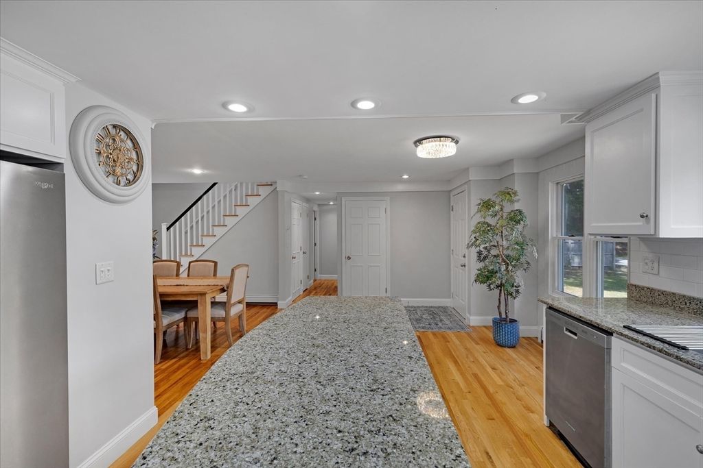 Dining room, Interior, Kitchen, Recessed Lighting, Wood Texture Flooring