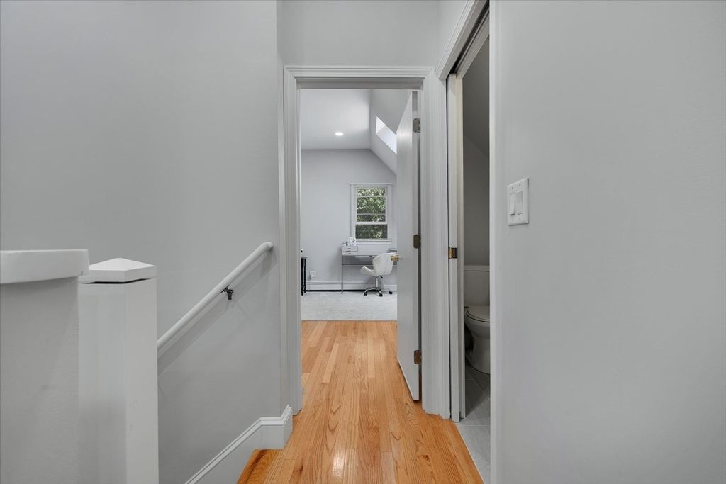 Bathroom, Interior, Recessed Lighting, Wood Texture Flooring