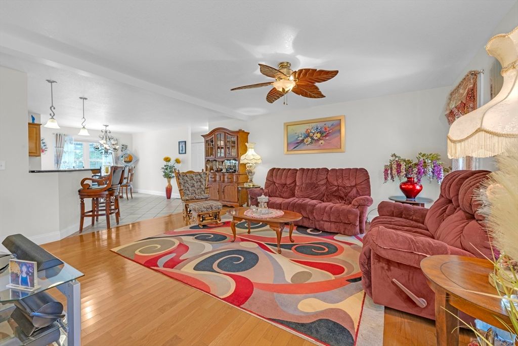 Interior, Living room, Pendant Lights, Wood Texture Flooring