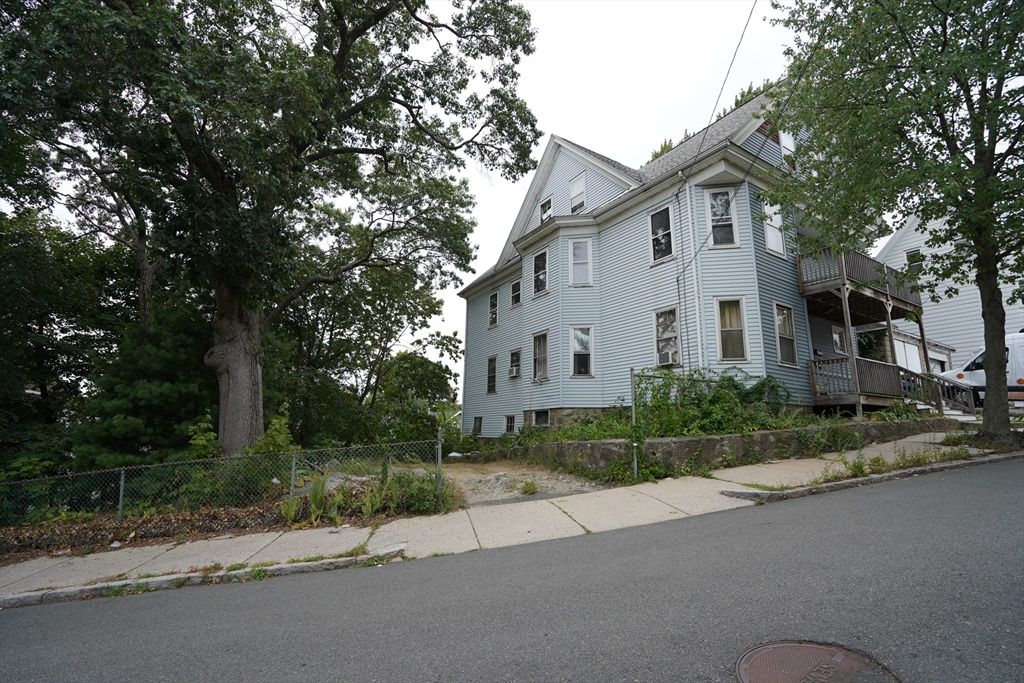 Exterior, Facade, Queen Anne Victorian