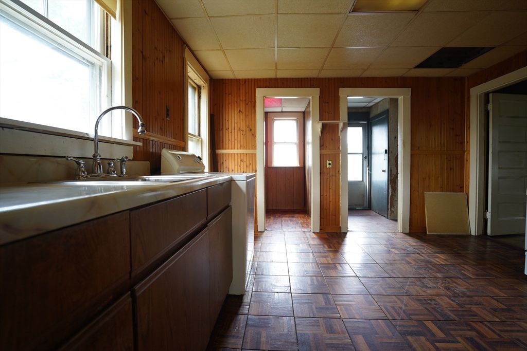 Interior, Washer, Wood Texture Flooring, Wooden Walls