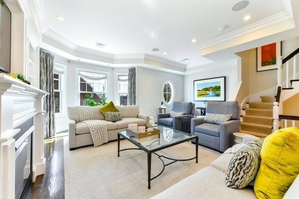 Dining room, Interior, Kitchen, Living room, Pendant Lights, Recessed Lighting, Wood Texture Flooring