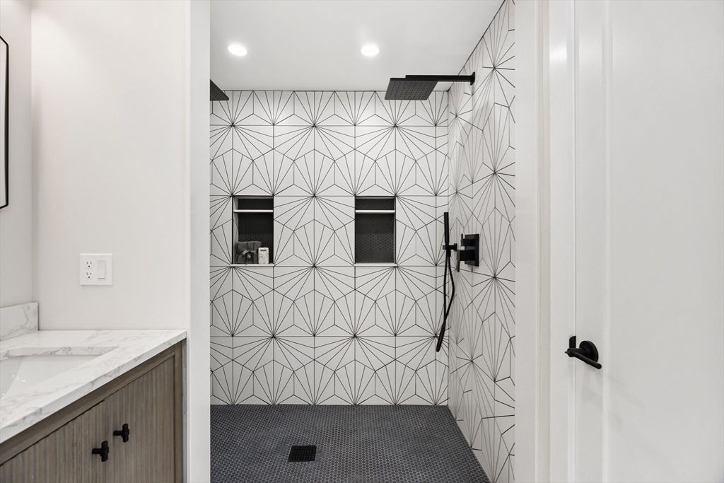 Bathroom, Interior, Recessed Lighting