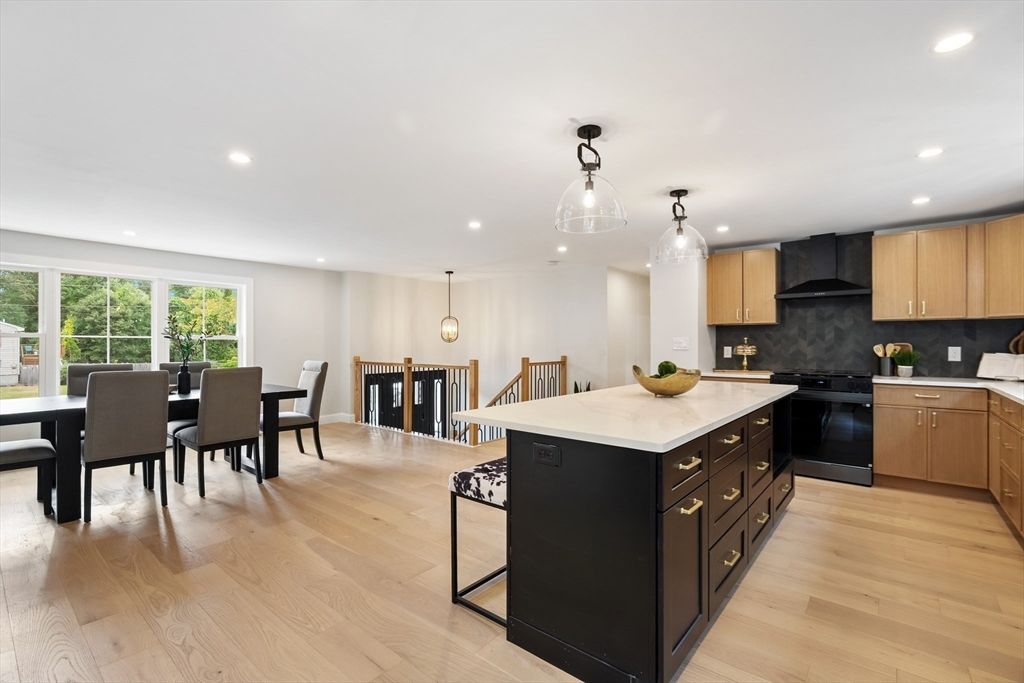 Dining room, Interior, Kitchen, Pendant Lights, Recessed Lighting, Wood Texture Flooring
