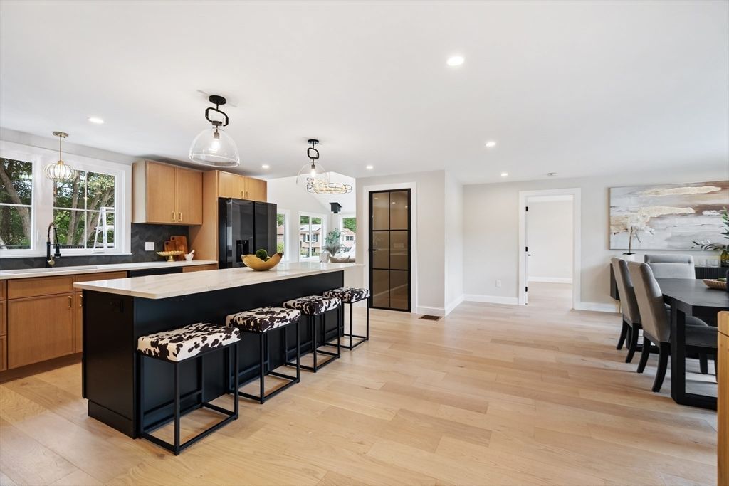 Chandelier, Dining room, Interior, Kitchen, Pendant Lights, Recessed Lighting, Wood Texture Flooring