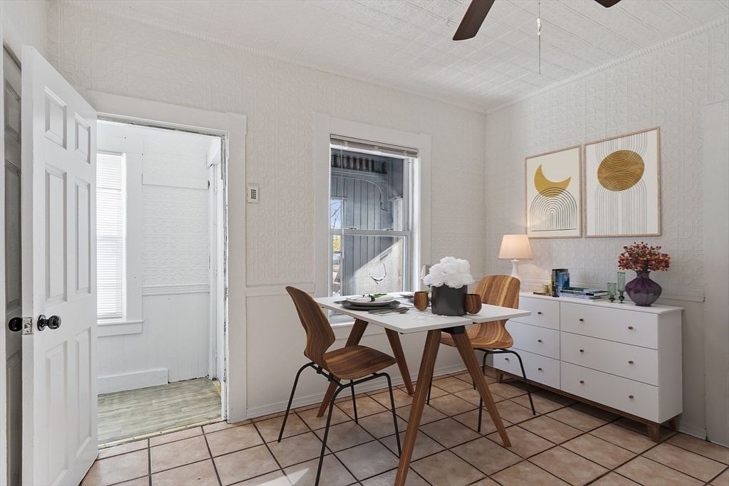 Dining room, Interior