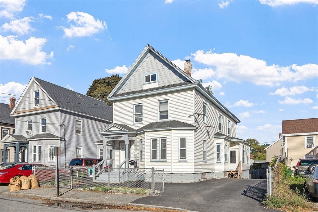 Exterior, Facade, Queen Anne Victorian