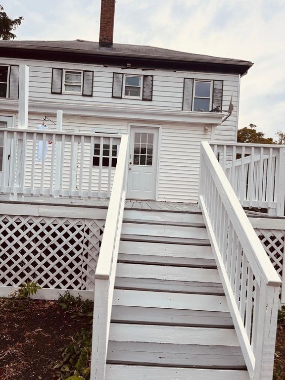 Exterior, Facade, Raised Ranch