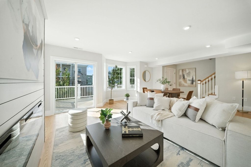 Dining room, Interior, Living room, Recessed Lighting, Wood Texture Flooring
