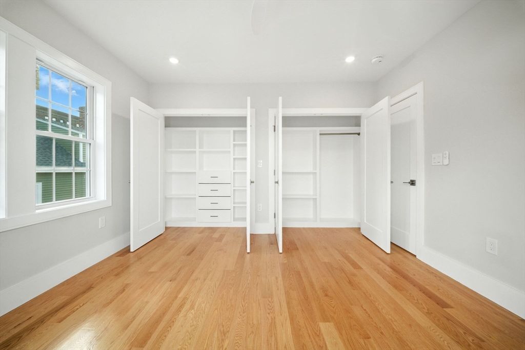 Empty room, Interior, Recessed Lighting, Walk-in Closets, Wood Texture Flooring