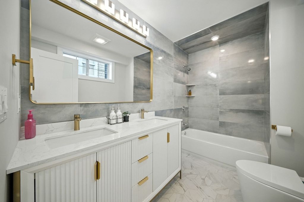 Bathroom, Dual Sink Vanities, Interior, Marble, Recessed Lighting