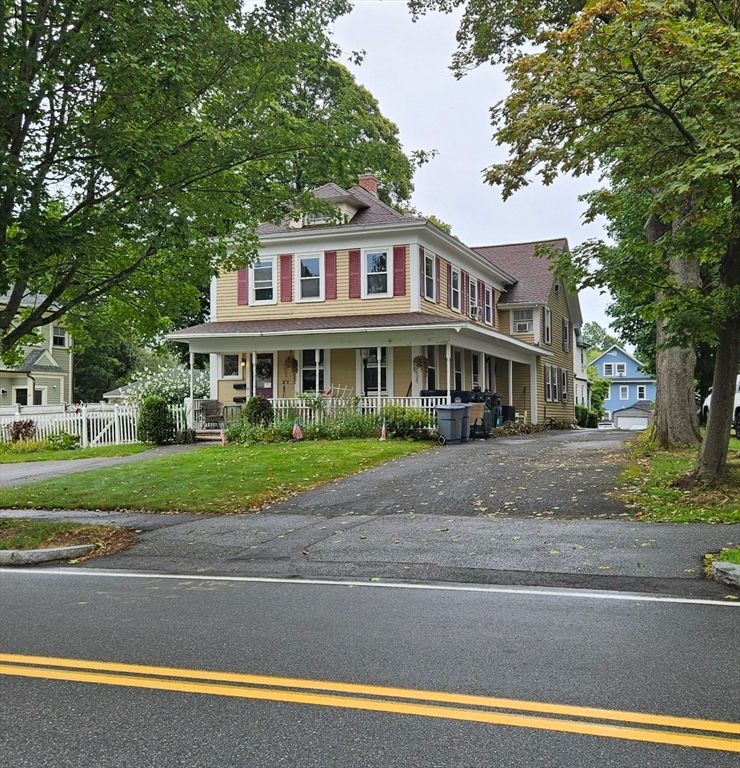 Exterior, Facade, American Foursquare