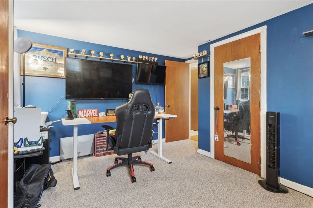 Home Office, Interior