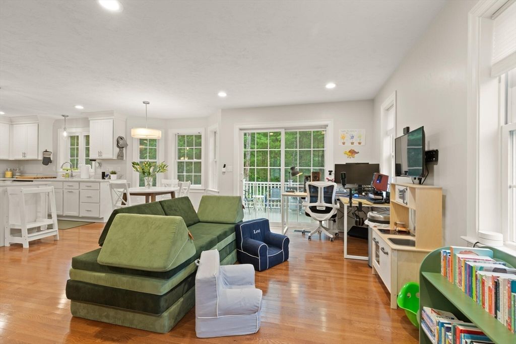 Home Office, Interior, Kitchen, Living room, Pendant Lights, Recessed Lighting, Wood Texture Flooring