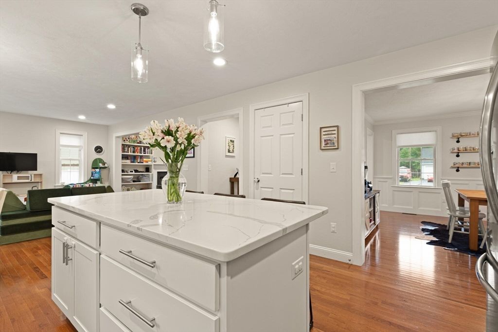 Interior, Kitchen, Pendant Lights, Recessed Lighting, Wood Texture Flooring