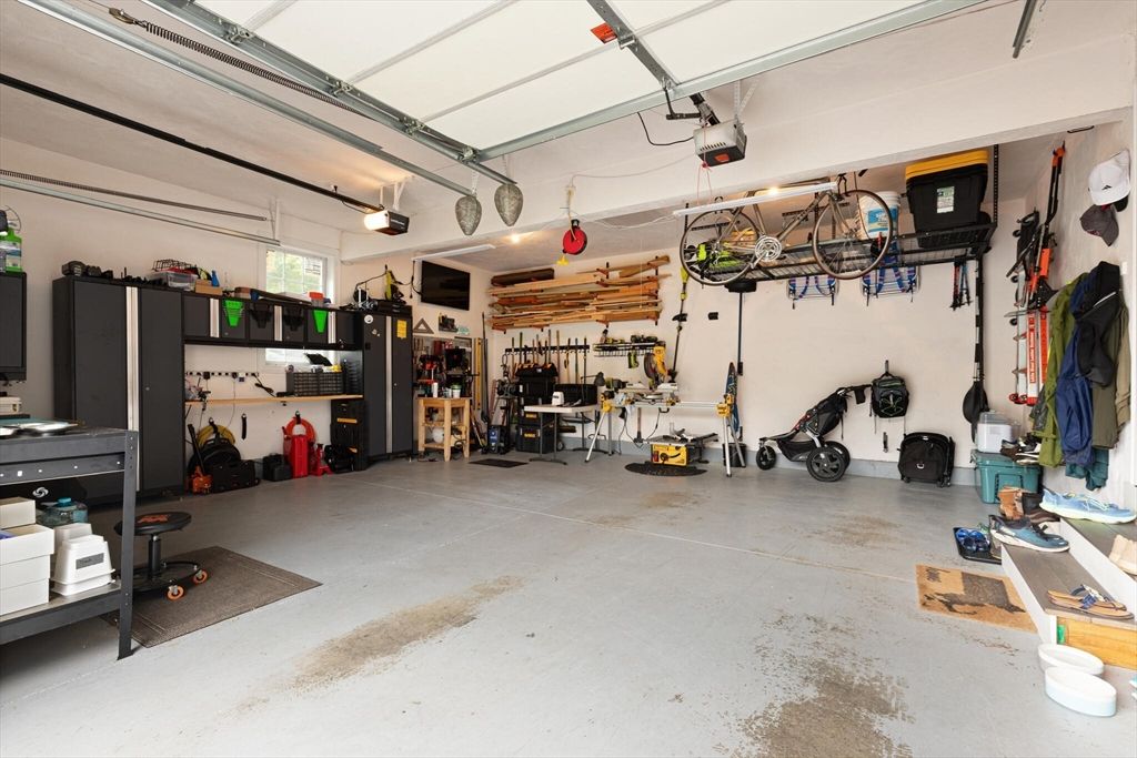 Garage, Interior