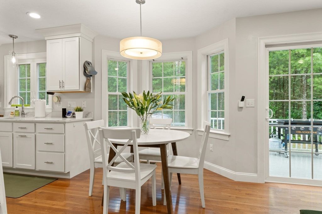 Dining room, Interior, Kitchen, Pendant Lights, Recessed Lighting, Wood Texture Flooring