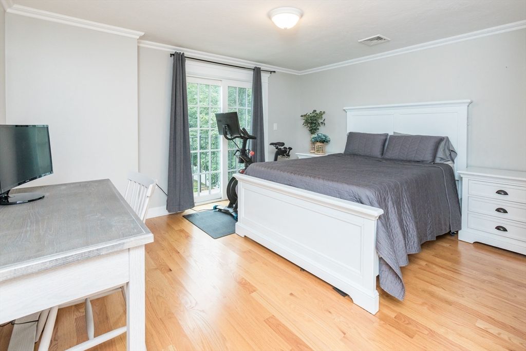 Bedroom, Fitness Equipment, Interior, Wood Texture Flooring