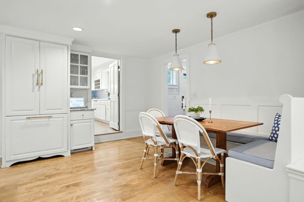 Dining room, Interior, Pendant Lights, Recessed Lighting, Wood Texture Flooring