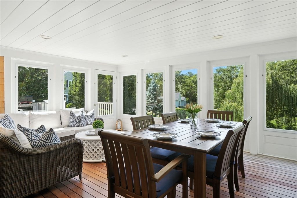 Dining room, Interior, Living room, Recessed Lighting, Wood Texture Flooring