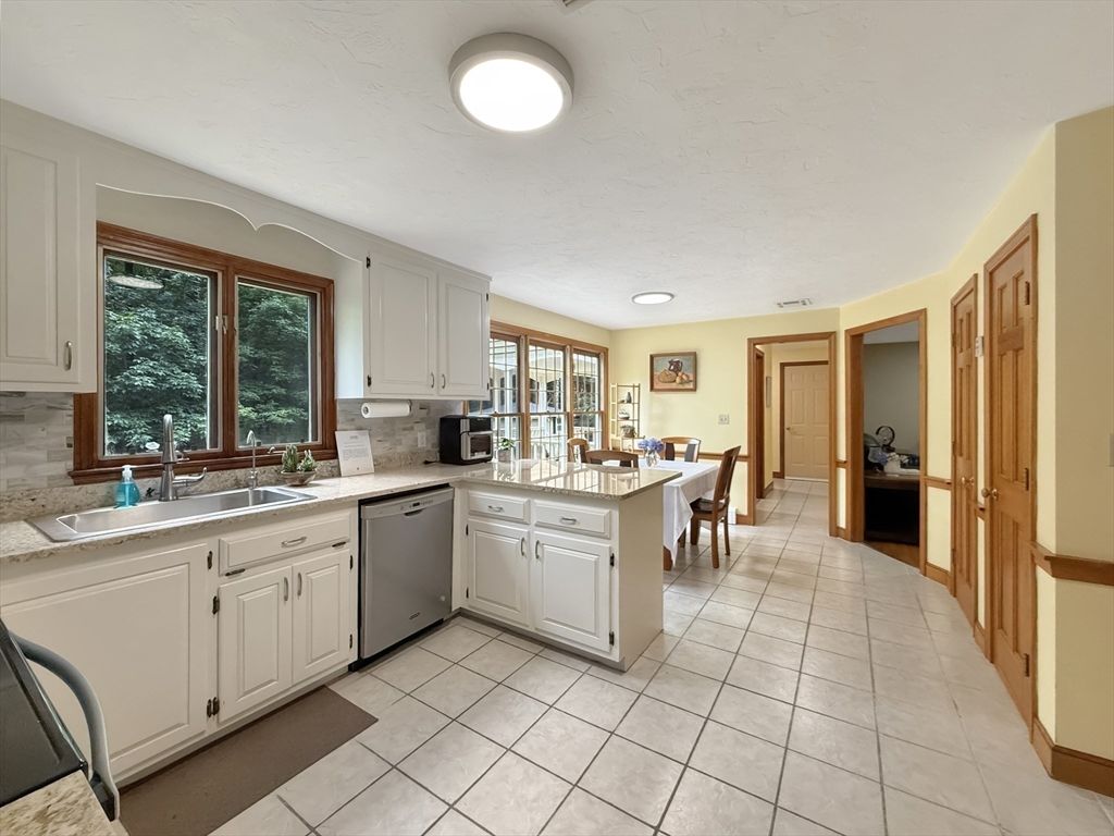 Dining room, Interior, Kitchen, Recessed Lighting