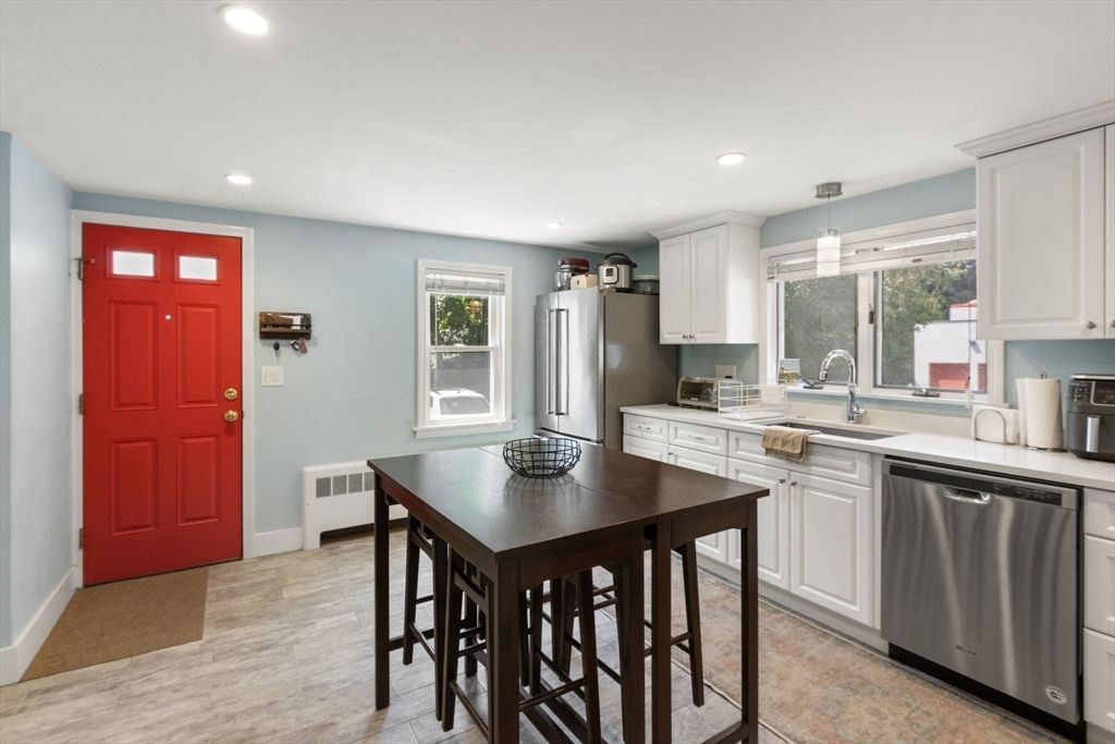 Dining room, Interior, Kitchen, Pendant Lights, Recessed Lighting, Stainless Steel Appliances