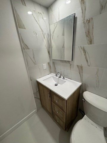 Bathroom, Interior, Marble Walls, Recessed Lighting