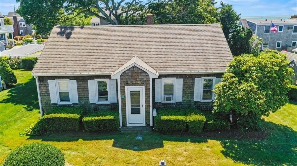Exterior, Facade, Cape Cod