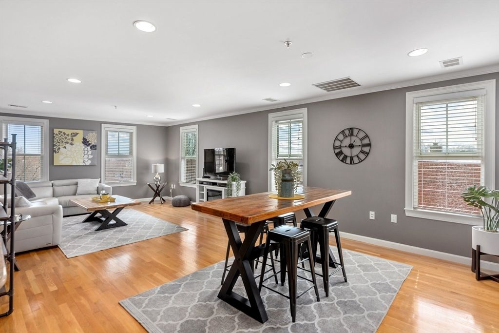 Dining room, Interior, Living room, Recessed Lighting, Wood Texture Flooring
