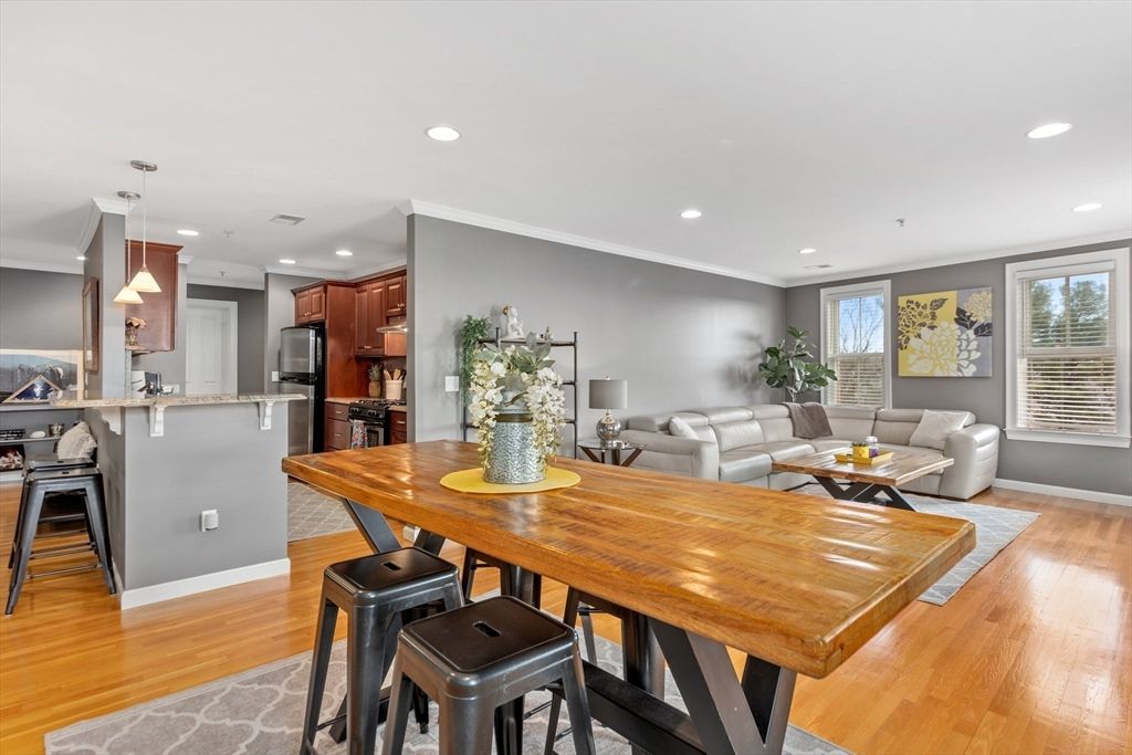 Dining room, Interior, Kitchen, Living room, Pendant Lights, Recessed Lighting, Stainless Steel Appliances, Wood Texture Flooring