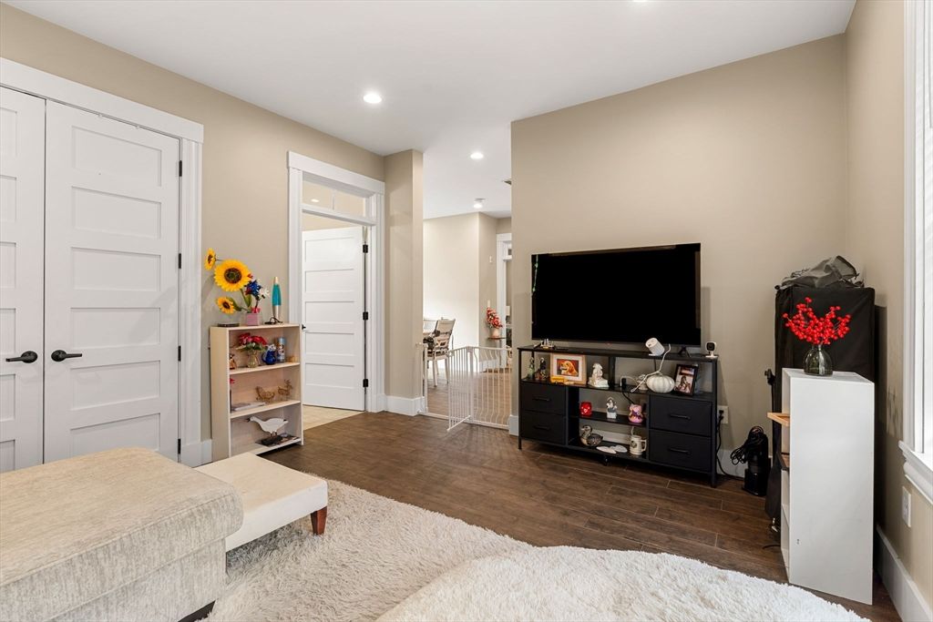 Interior, Recessed Lighting, Wood Texture Flooring