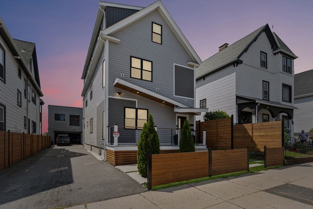 Exterior, Facade, Farmhouse