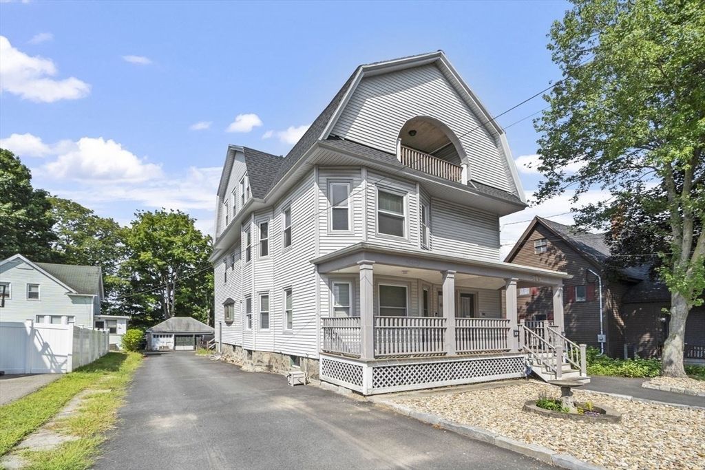 Exterior, Facade, Queen Anne Victorian