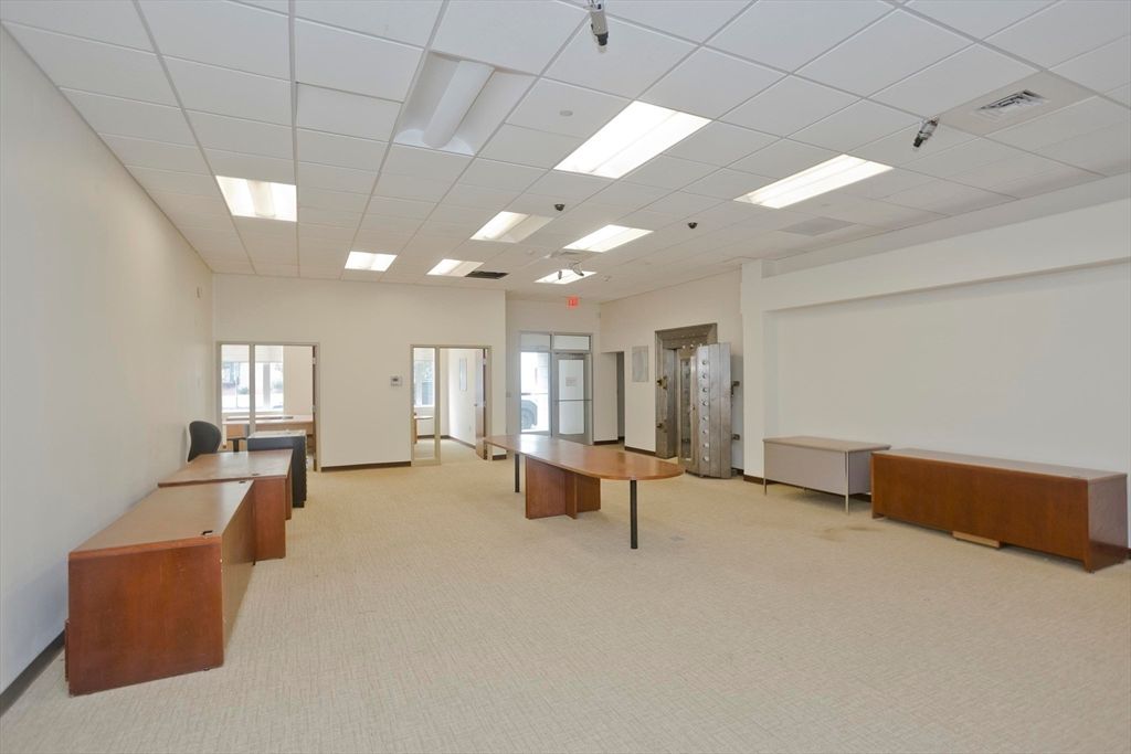 Game Room, Interior, Recessed Lighting