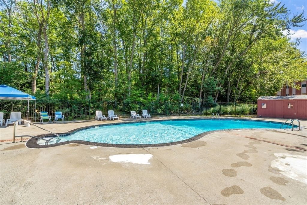 Exterior, Hot Tub, Pool