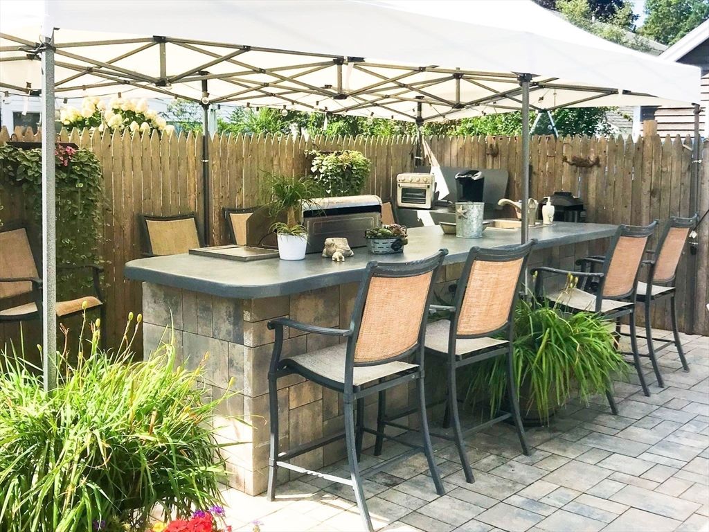 Exterior, Outdoor Kitchen