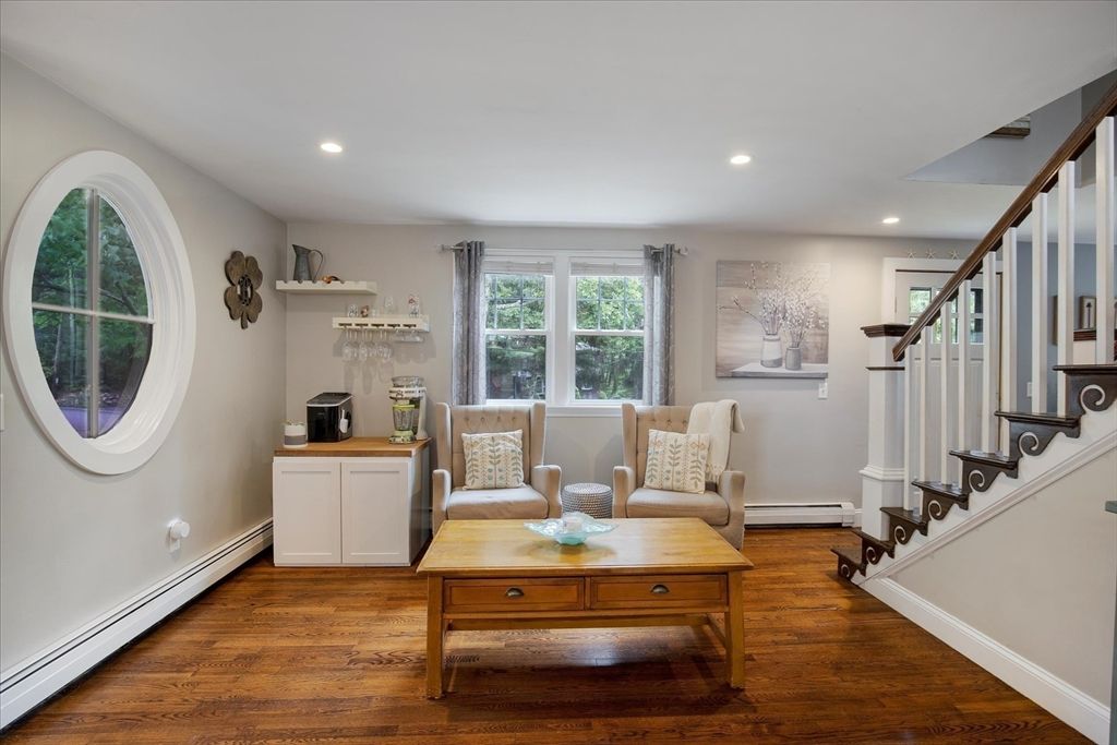 Dining room, Interior, Kitchen, Pendant Lights, Recessed Lighting, Wooden Beams, Wood Texture Flooring
