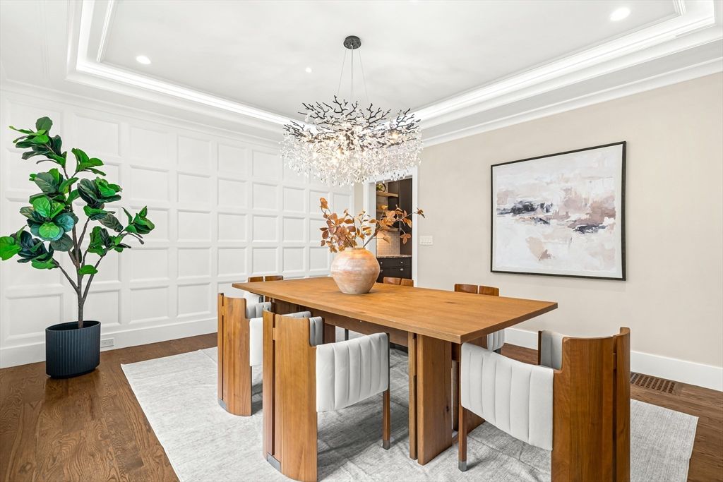 Chandelier, Dining room, Interior, Recessed Lighting, Wood Texture Flooring