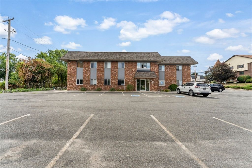 Exterior, Facade, Brick Facade, Georgian
