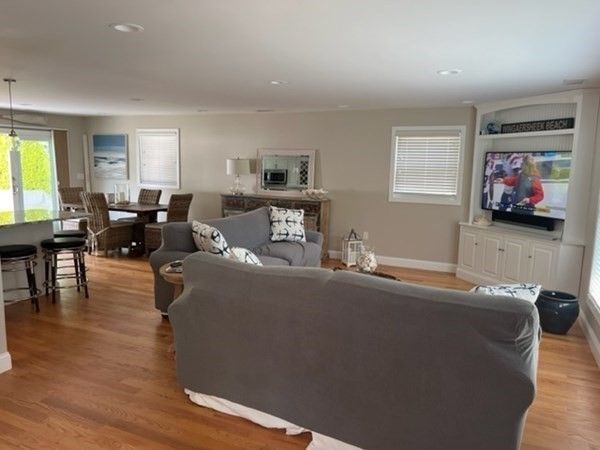 Dining room, Interior, Living room, Pendant Lights, Recessed Lighting, Wood Texture Flooring