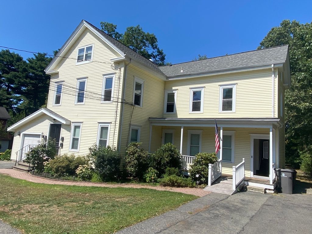 Attached, Exterior, Facade, Farmhouse
