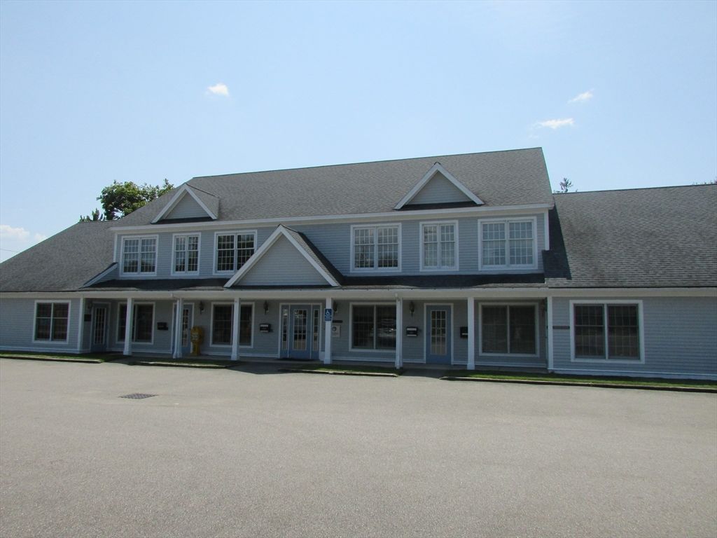 Exterior, Facade, Farmhouse