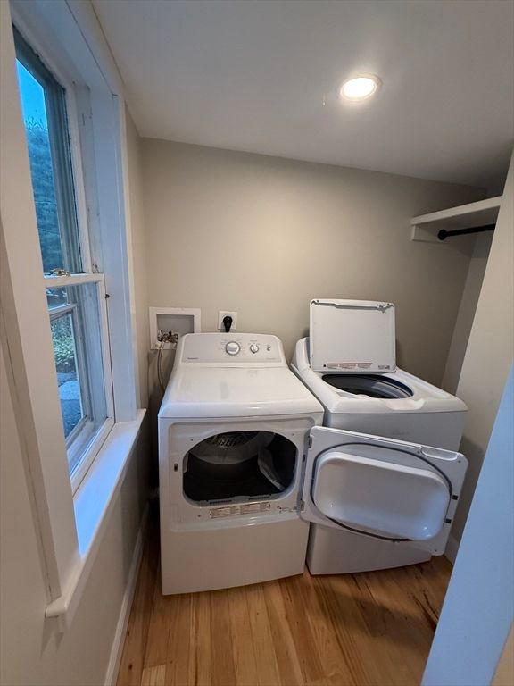 Interior, Recessed Lighting, Washer, Wood Texture Flooring