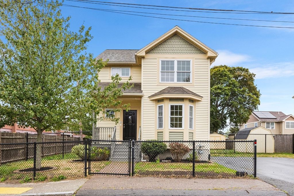 Exterior, Facade, Queen Anne Victorian
