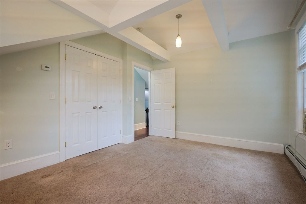 Empty room, Interior, Pendant Lights