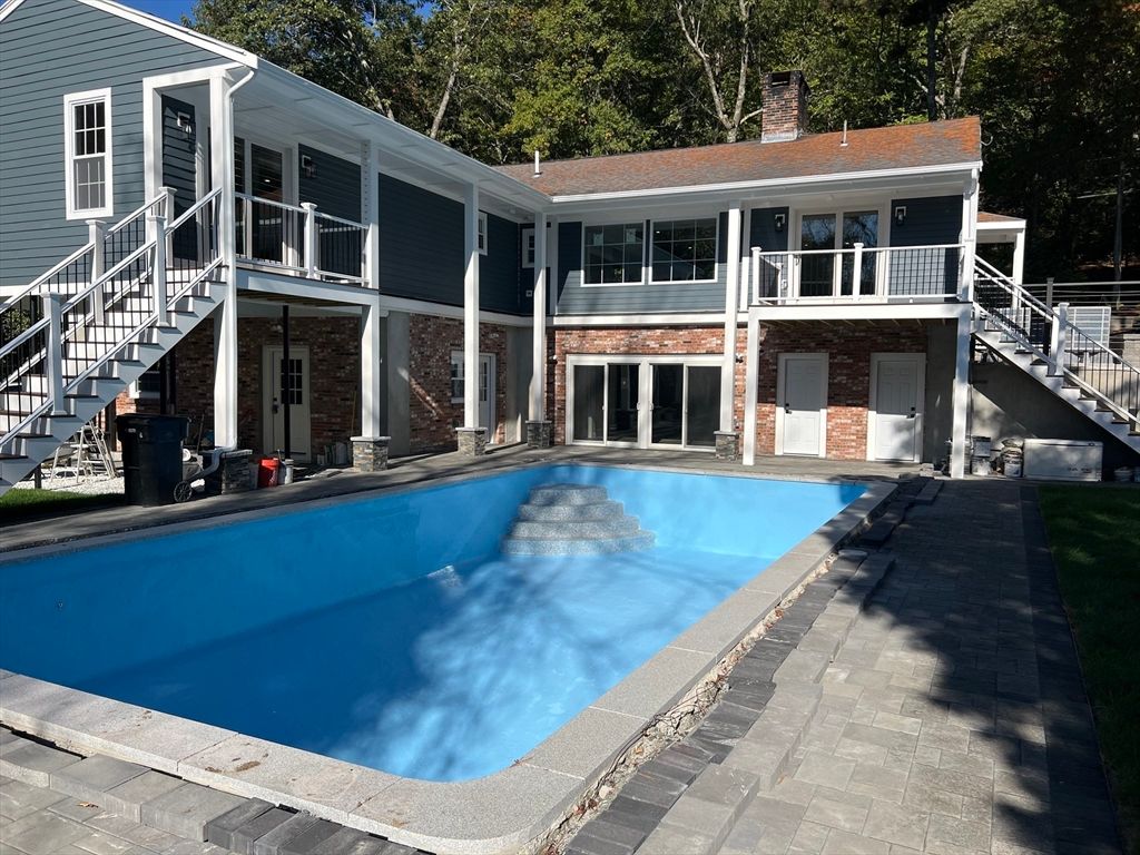 Exterior, Pool