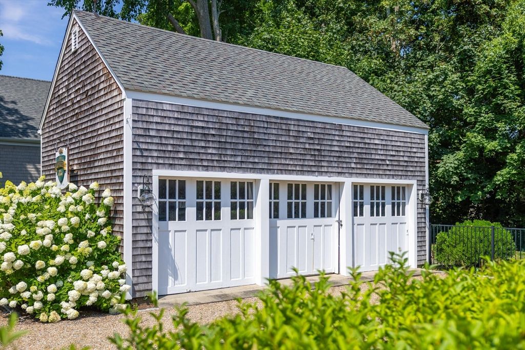 Detached Garage, Exterior