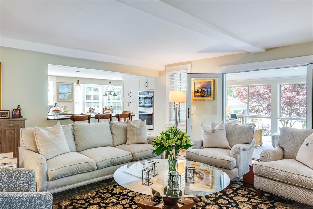 Dining room, Interior, Living room, Pendant Lights