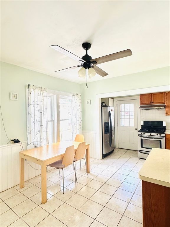 Dining room, Interior, Kitchen, Stainless Steel Appliances