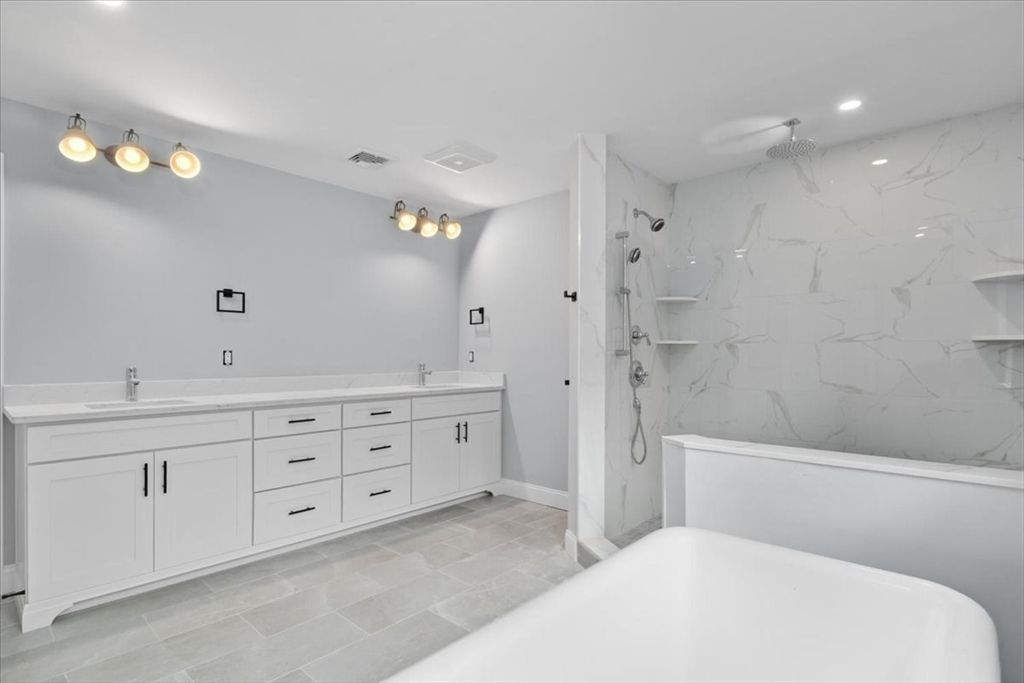 Bathroom, Interior, Recessed Lighting